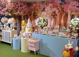 Opcionais: tela, flores, personalizados