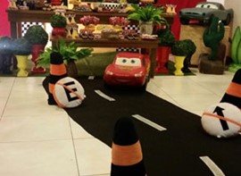 Pista com cones e placas (opcional)