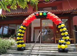 Arco e cone de balões (opcionais)