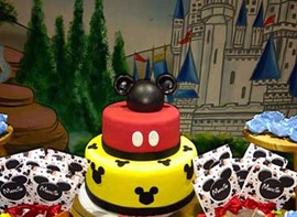 Opcionais: Bolo, forminhas e guloseimas personalizadas
