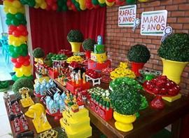 Bolo 3 andares, guloseimas personalizadas, forminhas (opcionais)