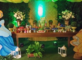 Flores, grama, teto e luz cenica opcionais