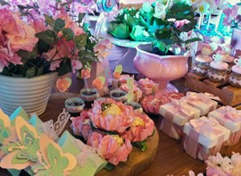 Flores naturais, forminhas e personalizados opcionais