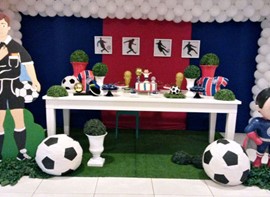 Festa com mascote e cores do Bahia