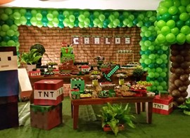 Iluminação cênica, grama e personalizados opcionais