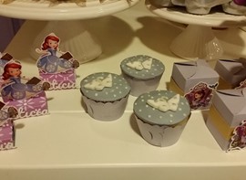Cupcakes e caixinhas personalizadas (opcionais)